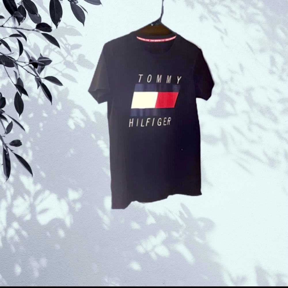 TommyHilfigerWomen’s sportsTop.100%original brand.